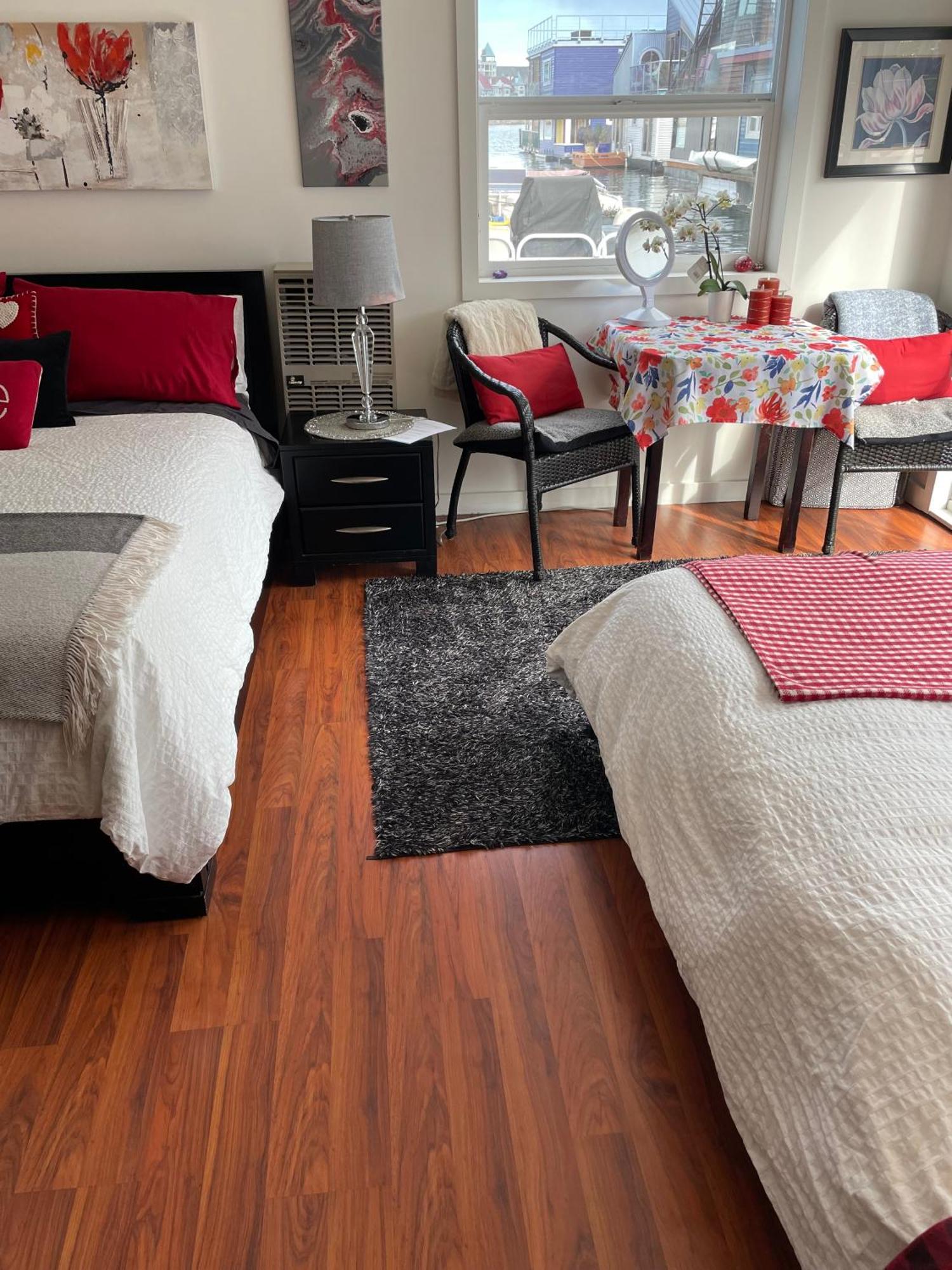 A Float Home B&B In Fisherman'S Wharf Victoria Exterior photo