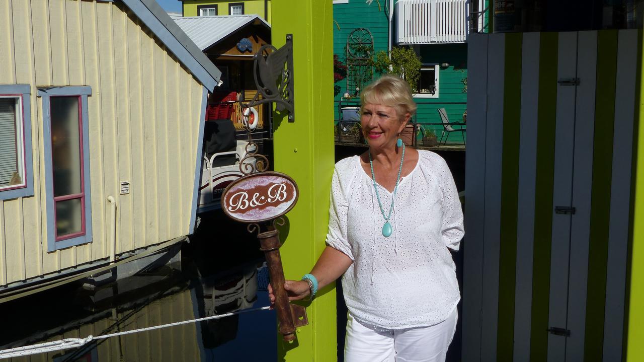 A Float Home B&B In Fisherman'S Wharf Victoria Exterior photo