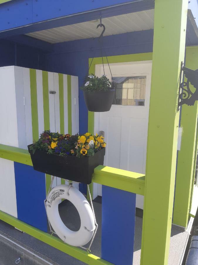 A Float Home B&B In Fisherman'S Wharf Victoria Exterior photo
