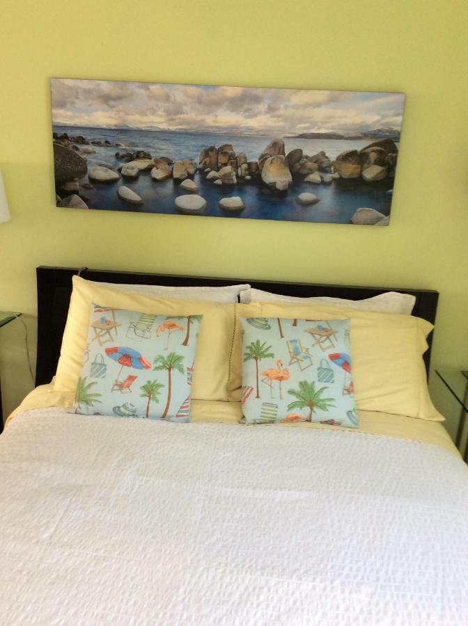 A Float Home B&B In Fisherman'S Wharf Victoria Exterior photo