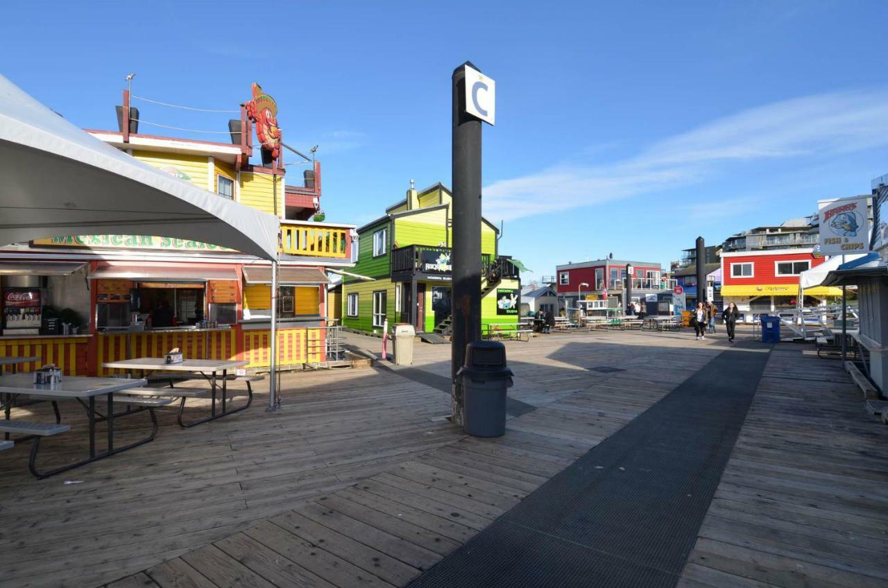 A Float Home B&B In Fisherman'S Wharf Victoria Exterior photo