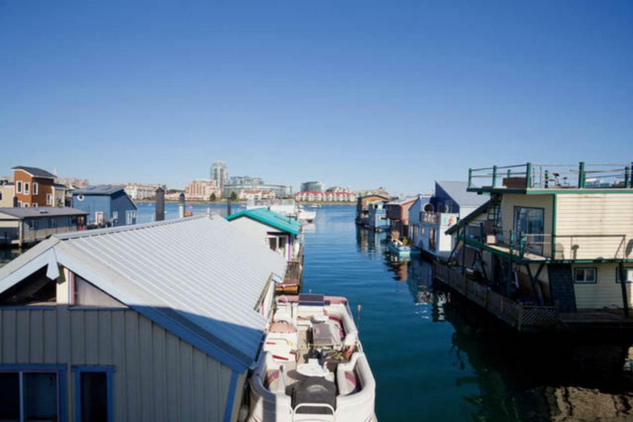 A Float Home B&B In Fisherman'S Wharf Victoria Exterior photo