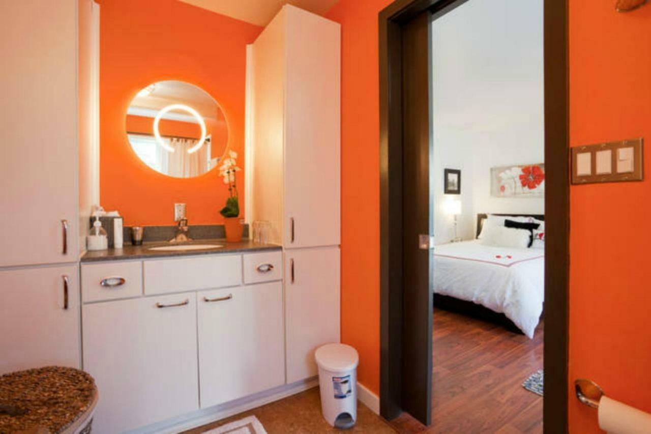 A Float Home B&B In Fisherman'S Wharf Victoria Exterior photo