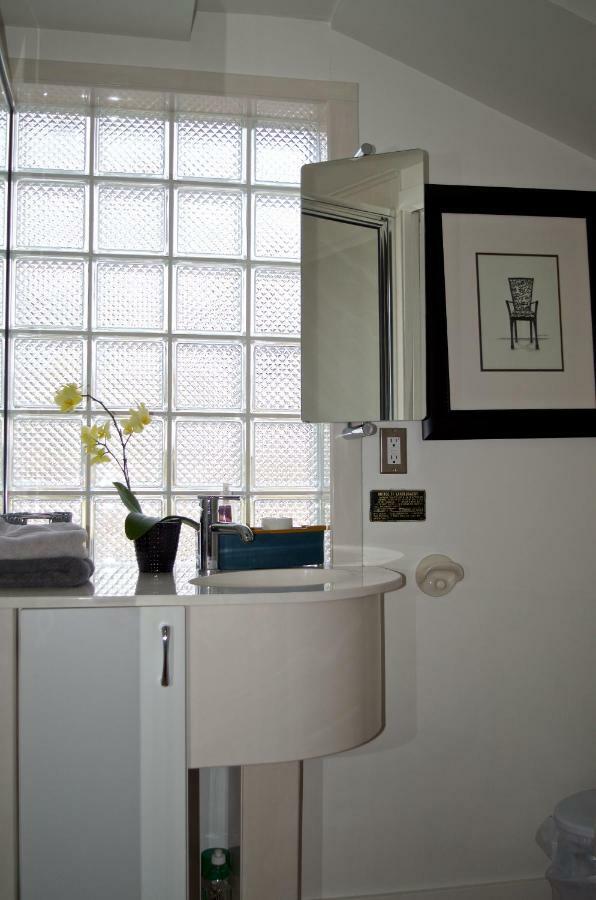 A Float Home B&B In Fisherman'S Wharf Victoria Exterior photo